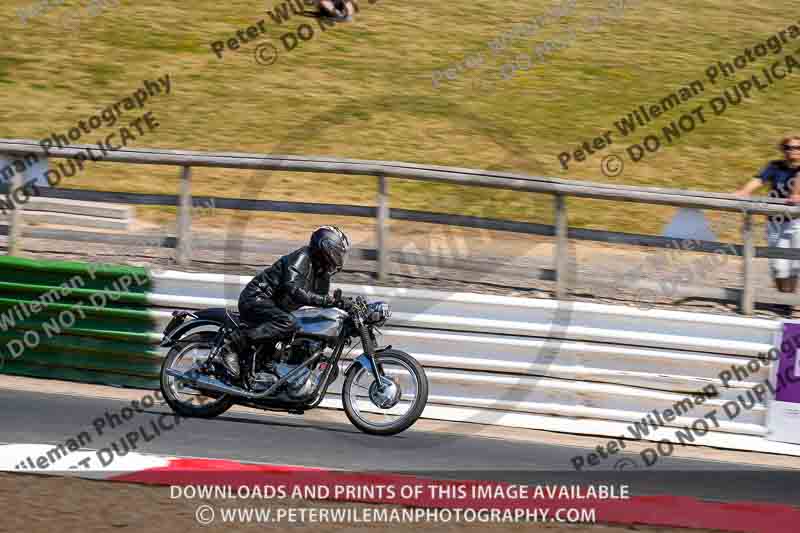 Vintage motorcycle club;eventdigitalimages;mallory park;mallory park trackday photographs;no limits trackdays;peter wileman photography;trackday digital images;trackday photos;vmcc festival 1000 bikes photographs